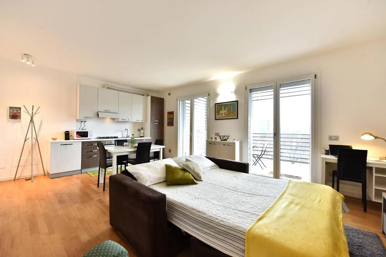 Caseospitali - Casa Kikka Elegante Appartamento Con Balcone In Nuovo Condominio Cernusco Sul Naviglio 0*,  Italy