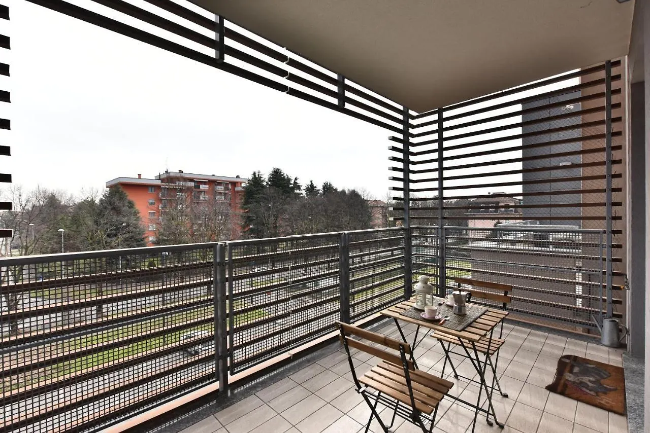 Apartment Caseospitali - Casa Kikka Elegante Appartamento Con Balcone In Nuovo Condominio Cernusco Sul Naviglio