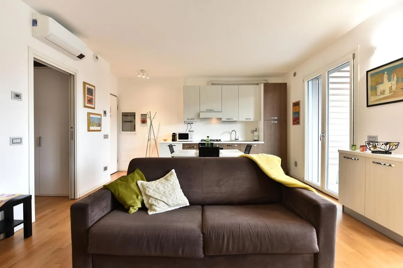 Caseospitali - Casa Kikka Elegante Appartamento Con Balcone In Nuovo Condominio Cernusco Sul Naviglio 0*,
